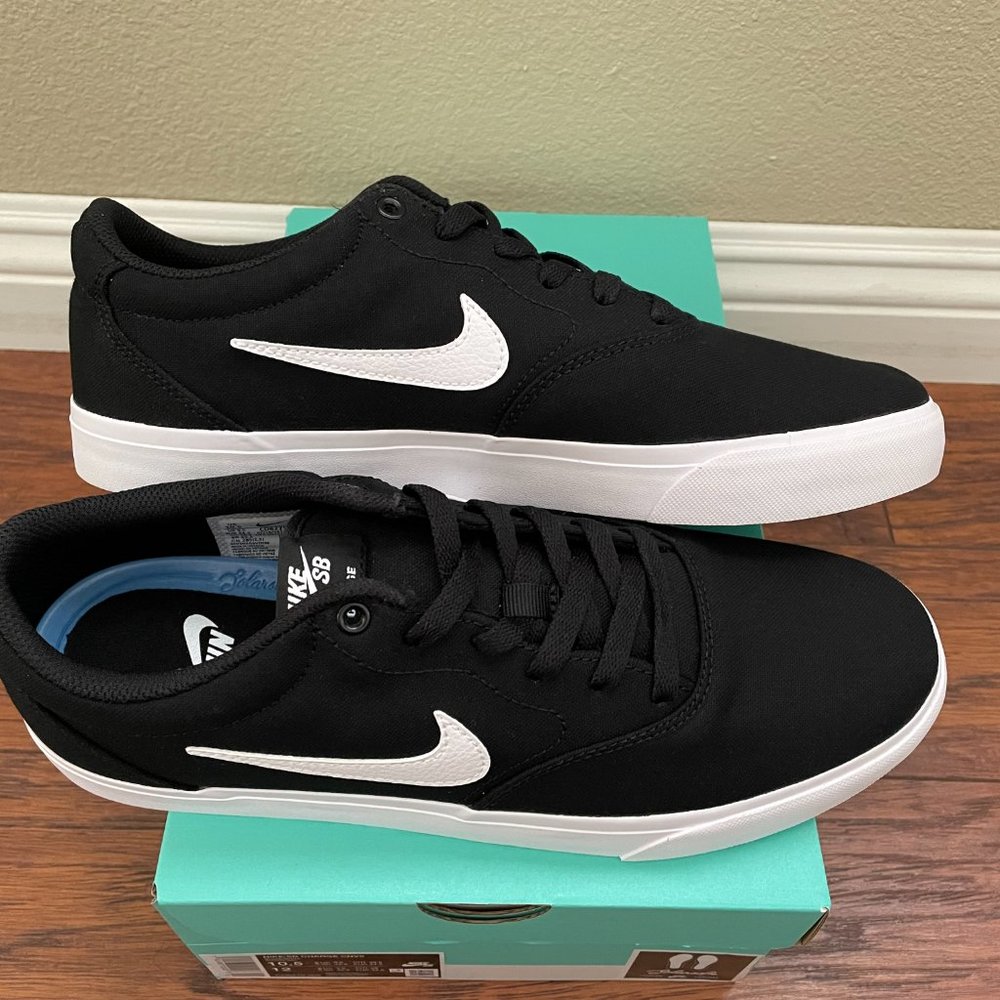 Nike SB Charge Men's Canvas Skate Shoes, Black / White